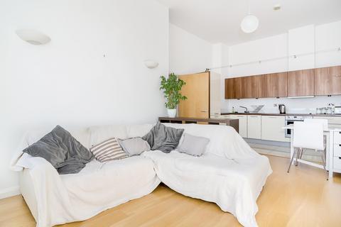 2 bedroom apartment to rent, Larden Road London W3 EPC C