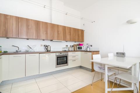 2 bedroom apartment to rent, Larden Road London W3 EPC C
