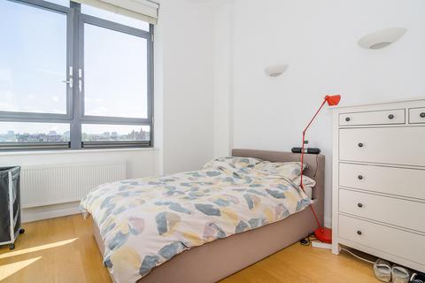 2 bedroom apartment to rent, Larden Road London W3 EPC C