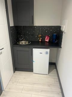 1 bedroom in a house share to rent, Lambs Lane South, Rainham, RM13