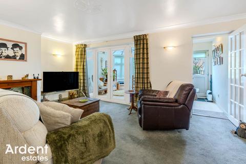 3 bedroom terraced house for sale, Shelley Close, Maldon