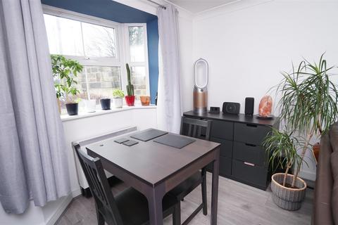 2 bedroom apartment for sale, Meadow Road, Apperley Bridge, Bradford