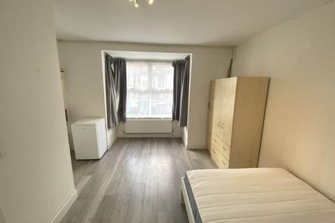 House share to rent, Leavesden Road, Watford