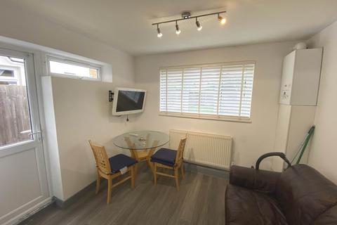 House share to rent, Leavesden Road, Watford