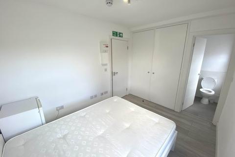 House share to rent, Leavesden Road, Watford