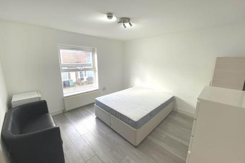 House share to rent, Leavesden Road, Watford