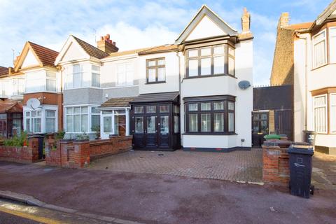 4 bedroom end of terrace house for sale, Hurstbourne Gardens, Barking