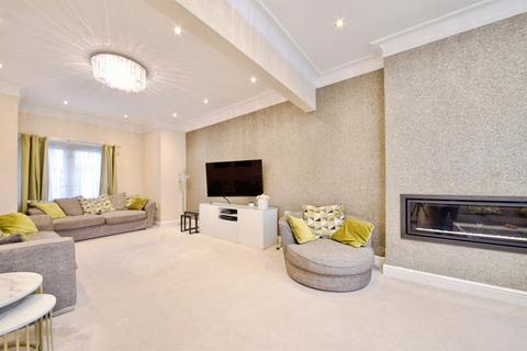4 bedroom end of terrace house for sale, Hurstbourne Gardens, Barking