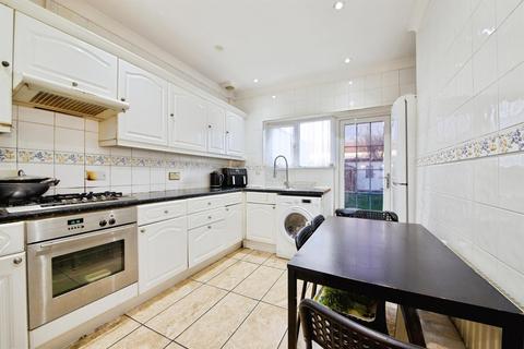 4 bedroom end of terrace house for sale, Hurstbourne Gardens, Barking