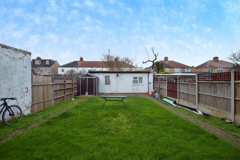 4 bedroom end of terrace house for sale, Hurstbourne Gardens, Barking