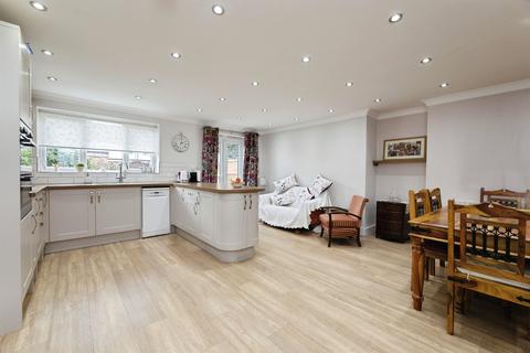 5 bedroom terraced house for sale, Hurstbourne Gardens, Barking