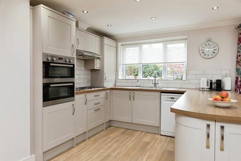 5 bedroom terraced house for sale, Hurstbourne Gardens, Barking