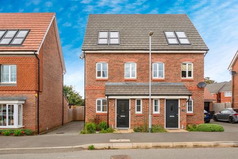 Queen Eleanor Avenue, Grantham