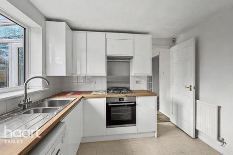 undefined, Strand Way, READING