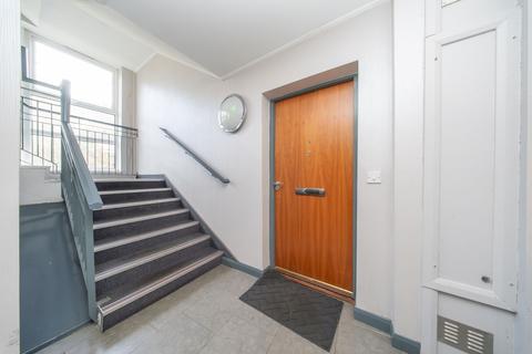 undefined, Kaims Terrace, Livingston EH54