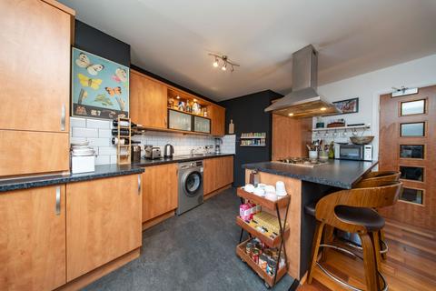 undefined, Kaims Terrace, Livingston EH54
