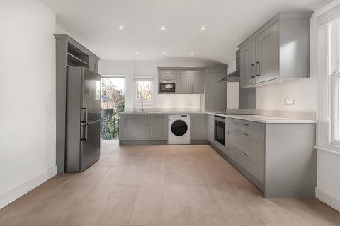 2 bedroom flat for sale, Burnbury Road, Balham, London, SW12