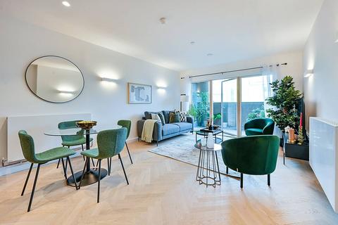 3 bedroom flat to rent, Madeleine Court, North Acton, Acton, W3