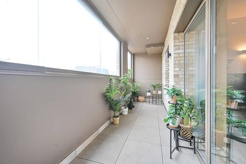 3 bedroom flat to rent, Madeleine Court, North Acton, Acton, W3