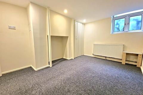2 bedroom apartment to rent, Hardres Street, Ramsgate
