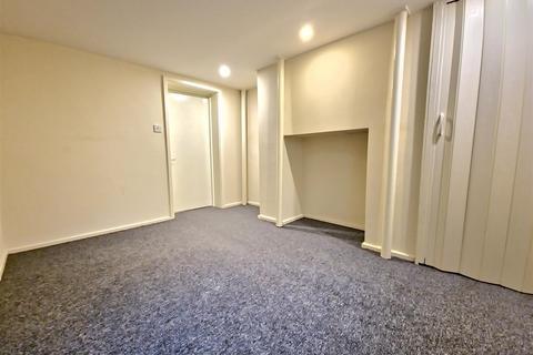 2 bedroom apartment to rent, Hardres Street, Ramsgate