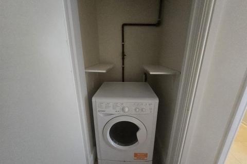 1 bedroom flat to rent, Askew Road, London
