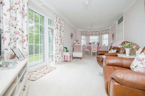 2 bedroom ground floor flat for sale, Michaelstowe Drive, Harwich