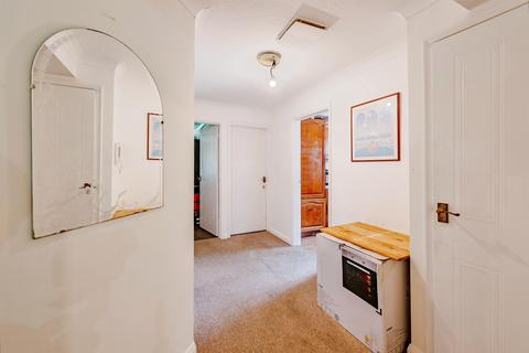 2 bedroom flat for sale, St. Nicholas Court, Crawley