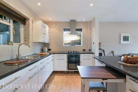 undefined, Sparrow Farm Drive, Feltham
