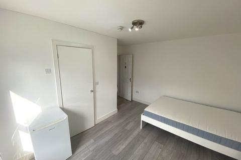 House share to rent, Leavesden Road, Watford