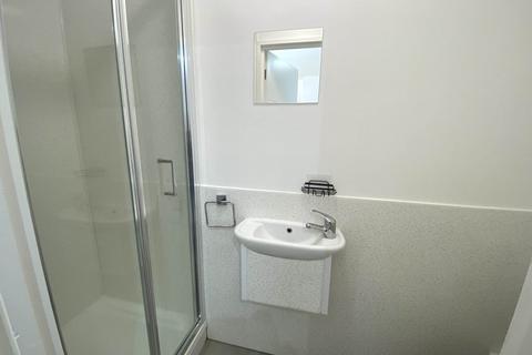 House share to rent, Leavesden Road, Watford