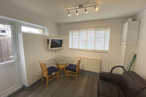 House share to rent, Leavesden Road, Watford
