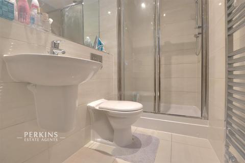 undefined, Greenford, UB6