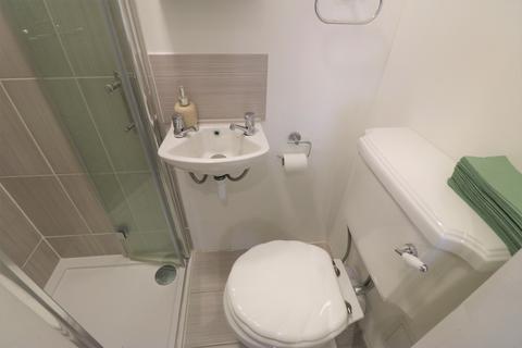 Studio to rent, Wanstead Park Road, Ilford IG1