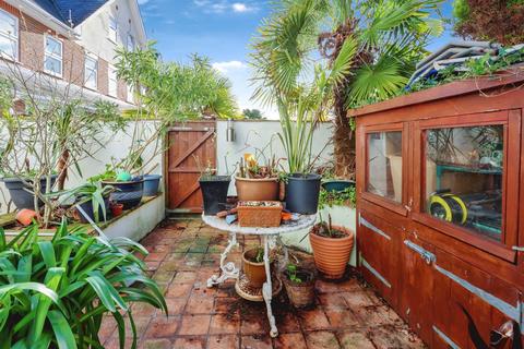 2 bedroom ground floor flat for sale, R L Stevenson Avenue, Bournemouth