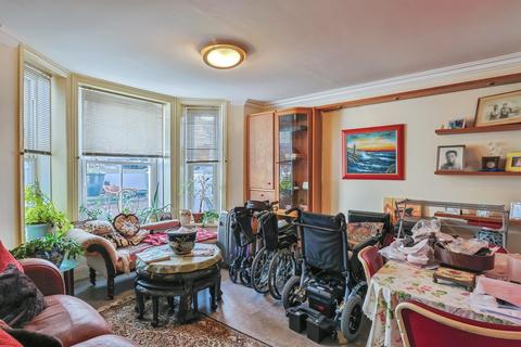 2 bedroom ground floor flat for sale, R L Stevenson Avenue, Bournemouth