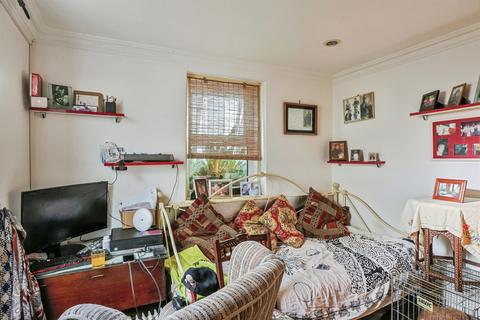 2 bedroom ground floor flat for sale, R L Stevenson Avenue, Bournemouth