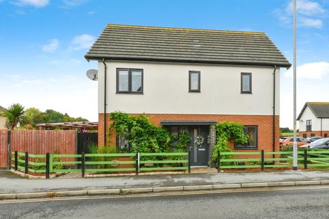 3 bedroom semi-detached house for sale, Greenpark Avenue, King's Lynn