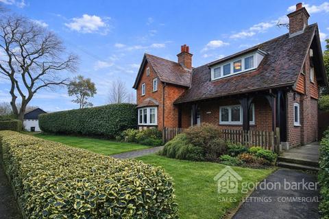 Hill Street, Calmore SO40