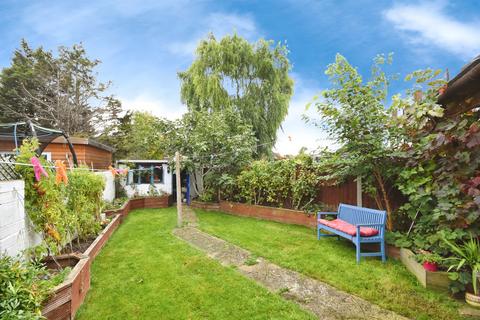 2 bedroom end of terrace house for sale, Dewsbury Road, Romford