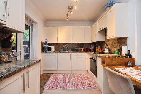 2 bedroom end of terrace house for sale, Dewsbury Road, Romford