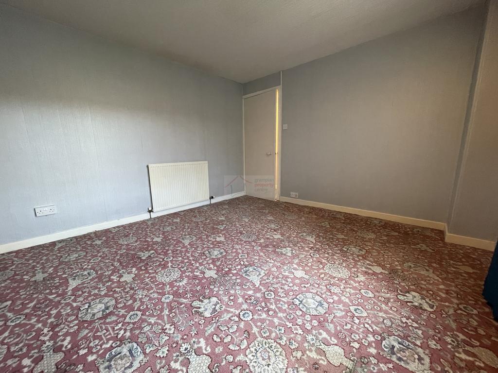 Bedroom 1b.JPG