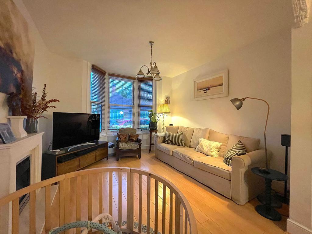 Living Room/Dining Room (5)