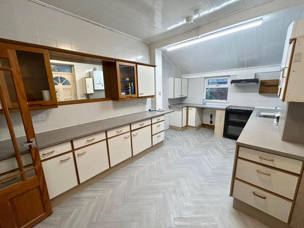 4 bed terraced house to rent Netherwood Road, Lon