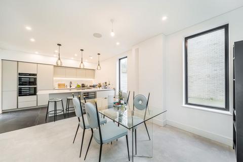 5 bedroom semi-detached house to rent, Gulliver Place, London N10