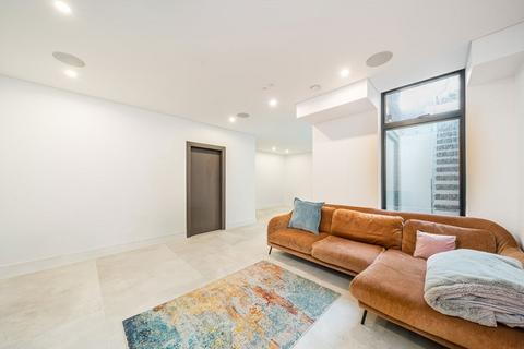 5 bedroom semi-detached house to rent, Gulliver Place, London N10