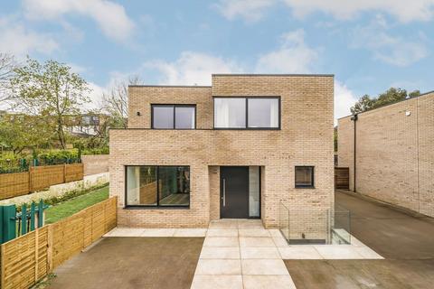 5 bedroom semi-detached house to rent, Gulliver Place, London N10