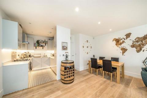 2 bedroom flat for sale, Camberwell New Road, London SE5