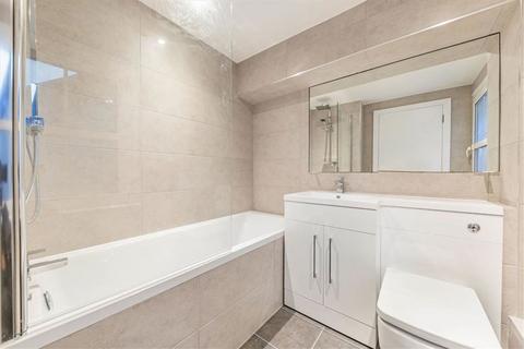 2 bedroom flat to rent, Heyford Avenue, London SW8