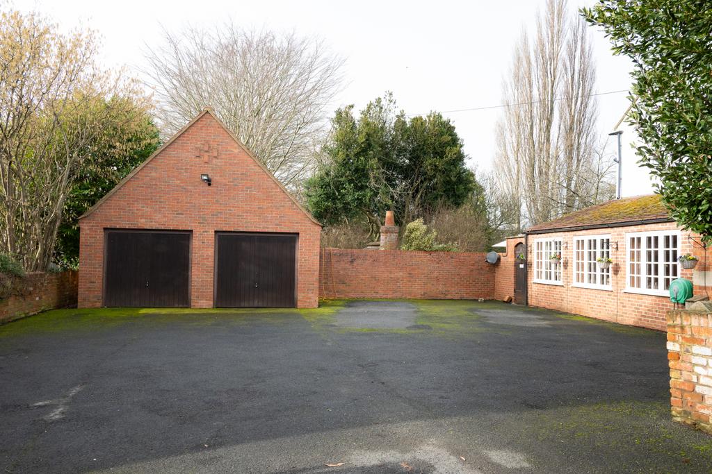 Garage/Driveway